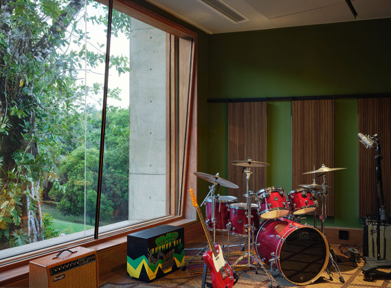 Pompey Jamaica / Gia Wolff & Freecell Architecture